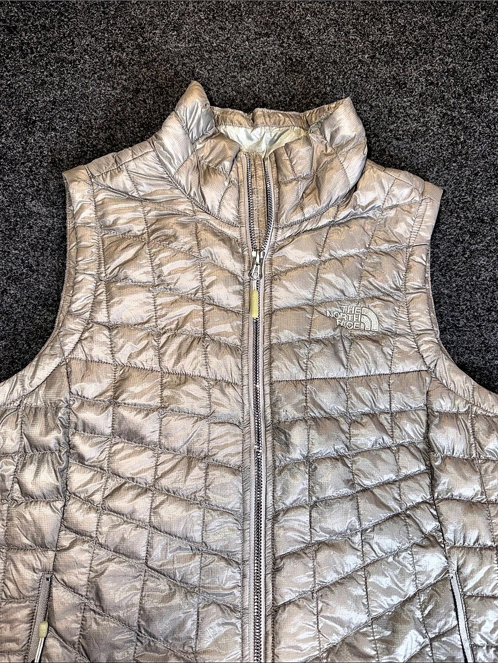 The North Face ThermoBall Vest Quilted Puffer Silver S/P Women’s Activewear